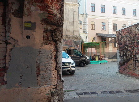 В московских переулках.