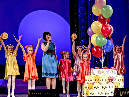 Поздравление всем мамам.