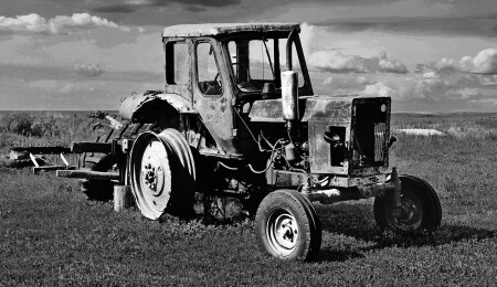 Колхозный трактор...