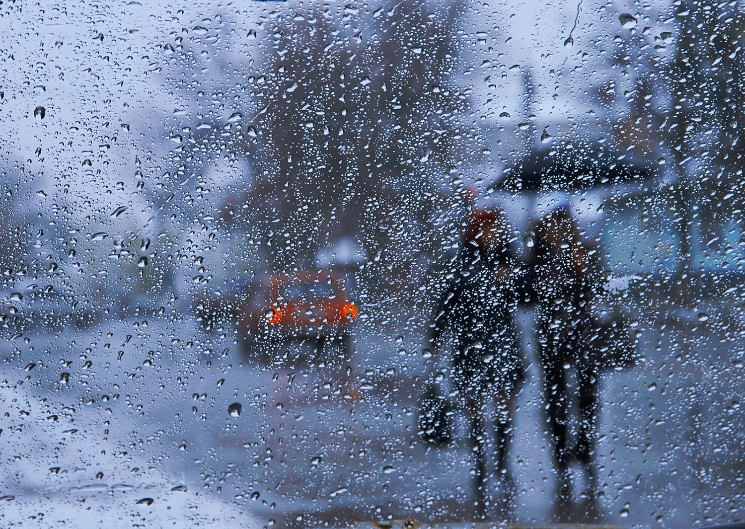 То дождь,то снег.