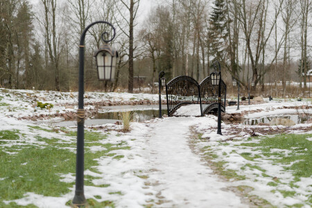 Мостик в подворье Лисино-Корпус