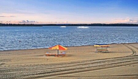 Пустынный пляж