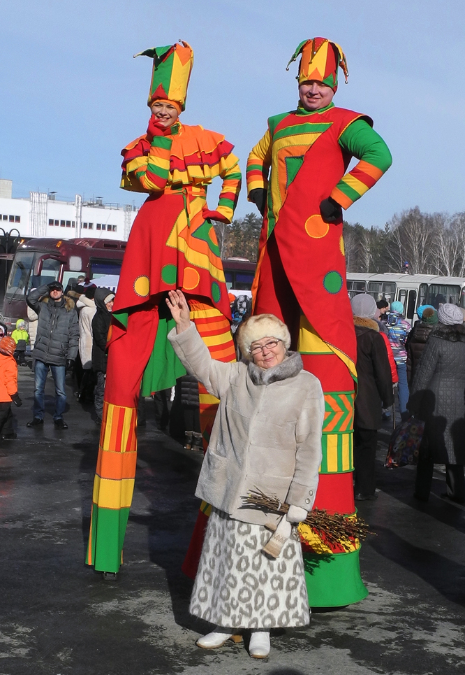 Великаны на празднике.