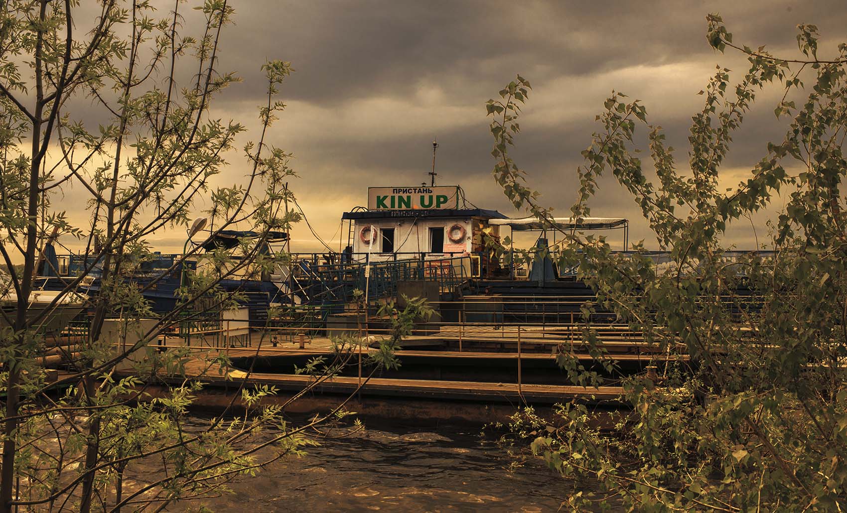 Старая пристань на закате...