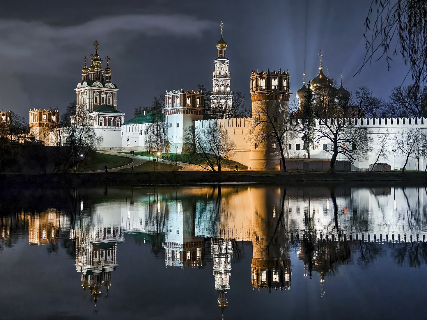 вечерний Новодевичий монастырь