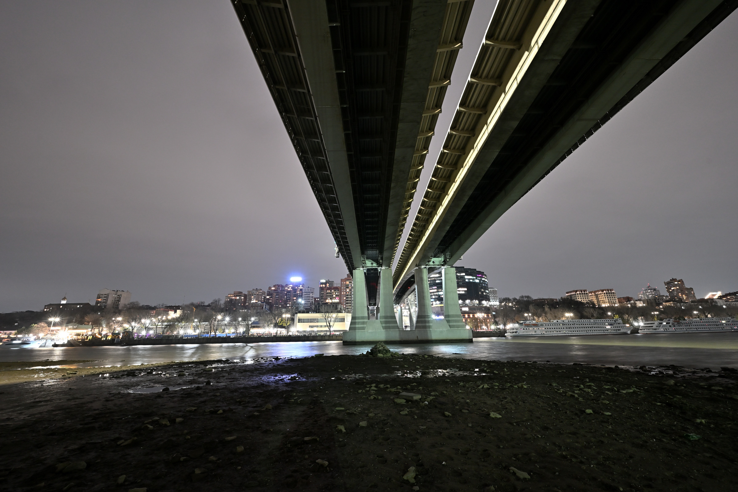 (Мы) сотворил(и) человека из сухой звонкой глины