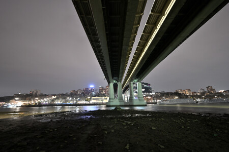 (Мы) сотворил(и) человека из сухой звонкой глины