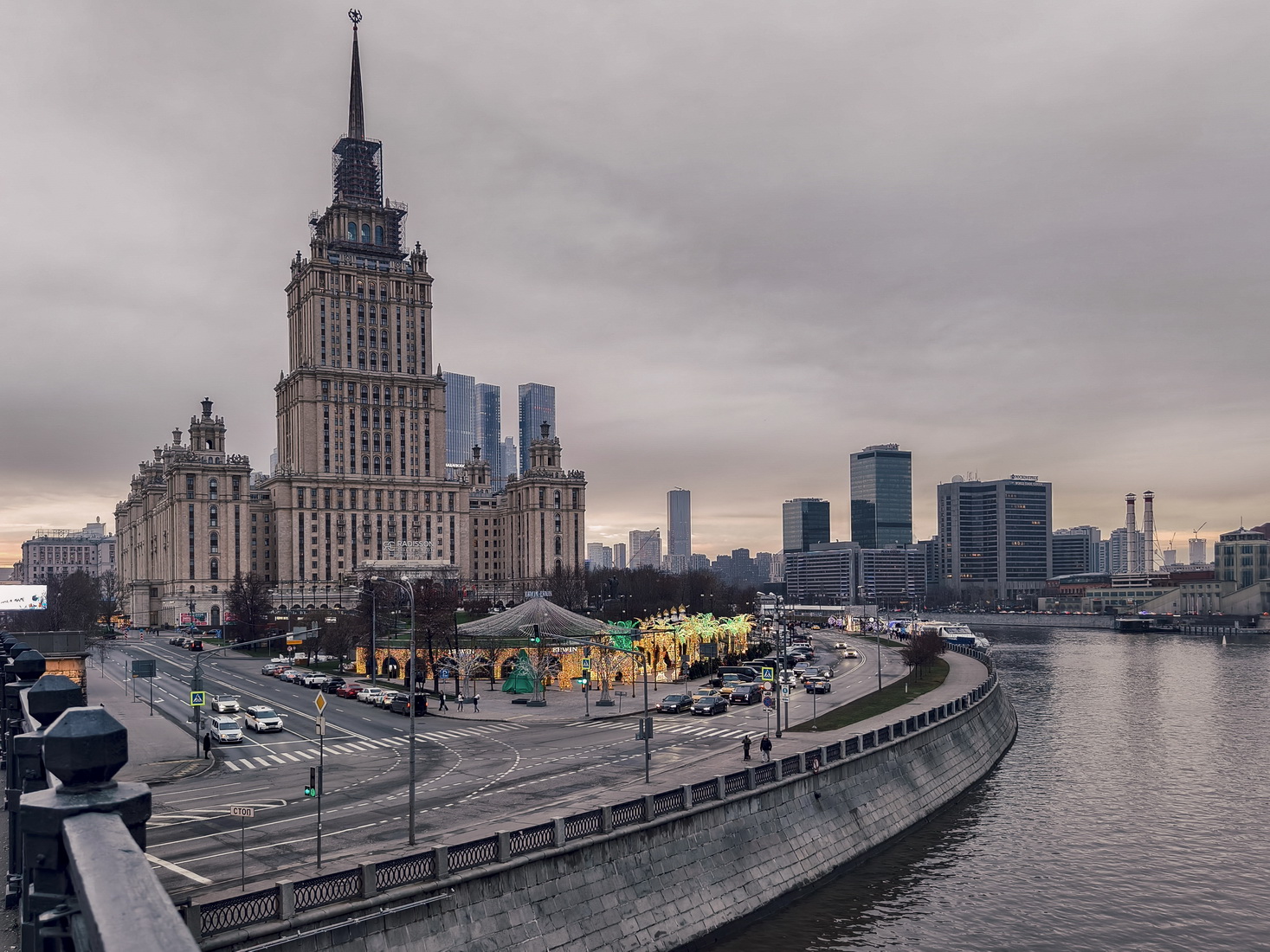 закат с Новоарбатского моста