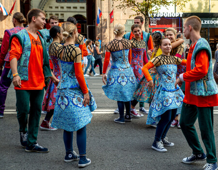 Танцуют все...