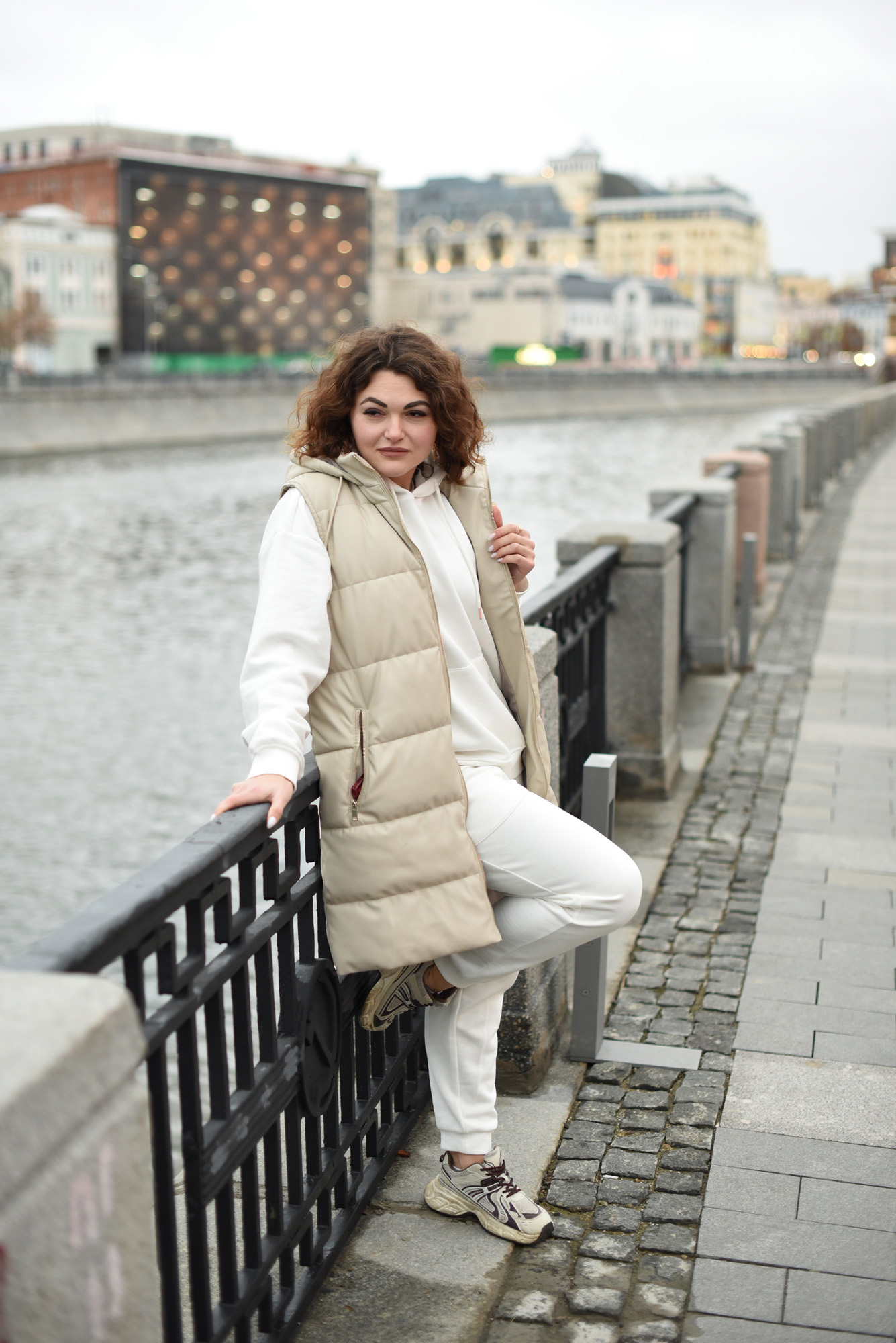 На набережной