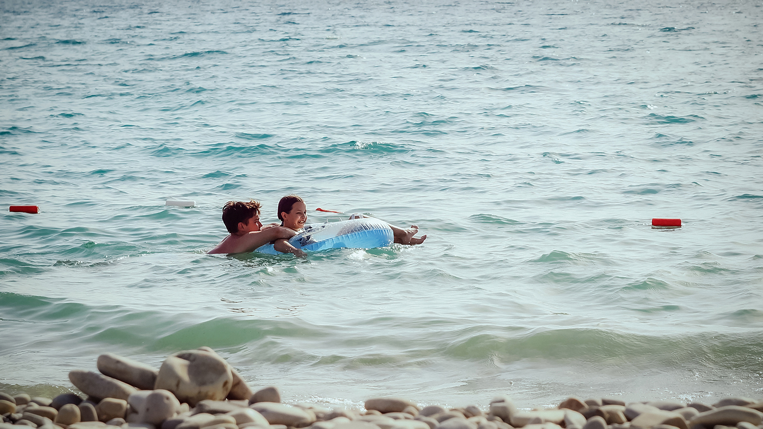 Дети, море, солнце, счастье...