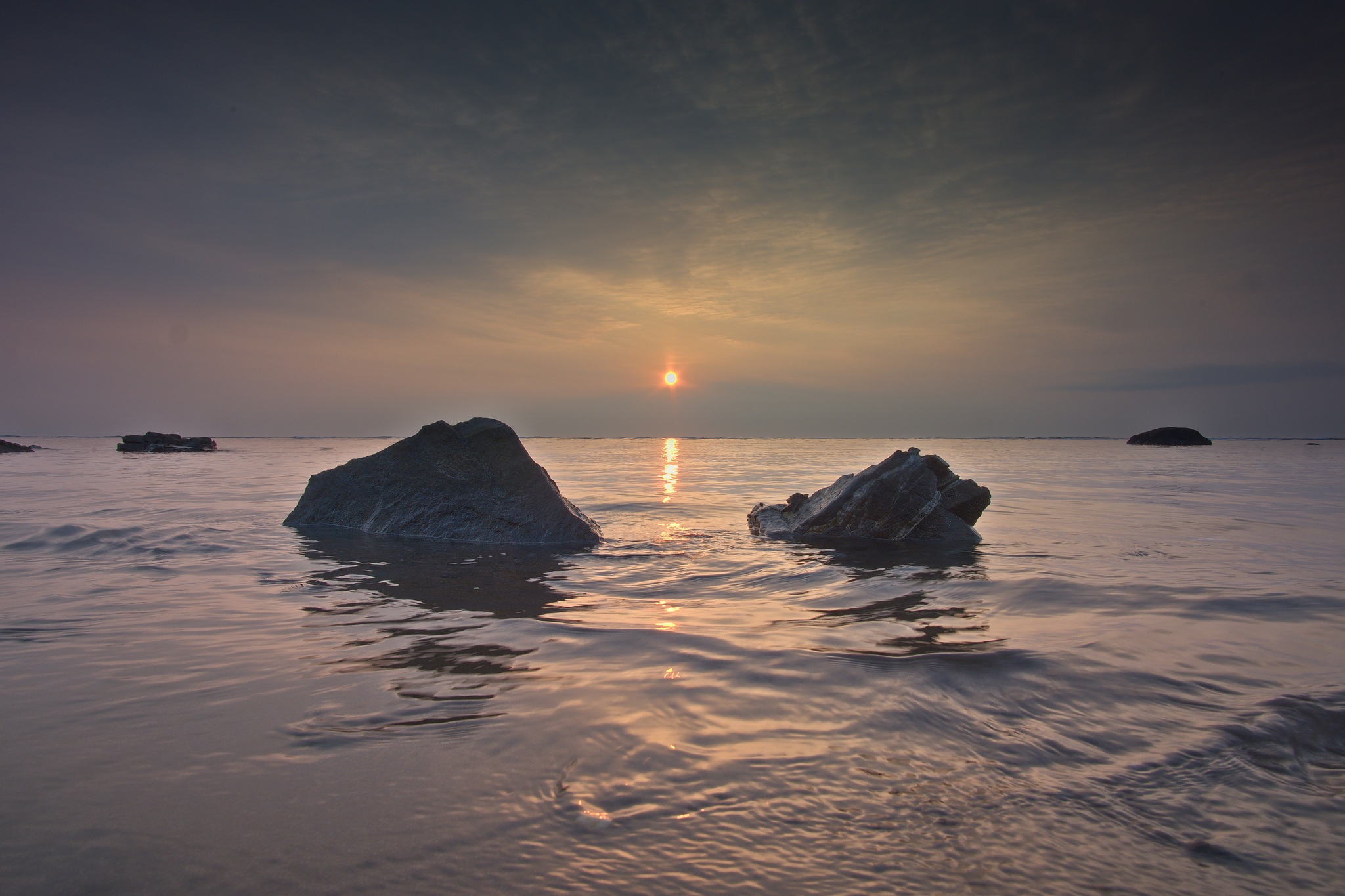 на берегу с.Яблочное , о.Сахалин