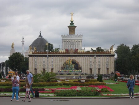 ВДНХ. Бывший павильон Украинской ССР и фонтан &quot;Каменный цветок&quot;