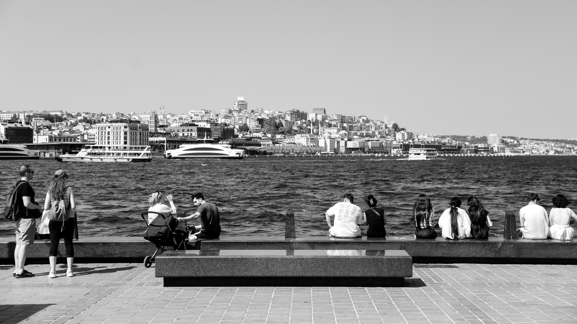 На набережной