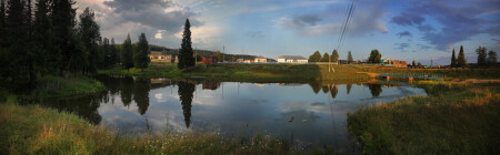 Упало небо в пруд.