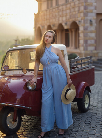 Остановка в золотом свете