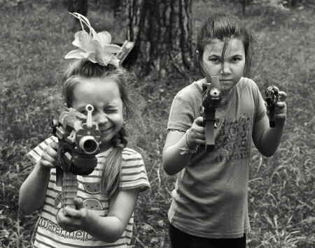 "Руки вверх! Бросай фотоаппарат..."