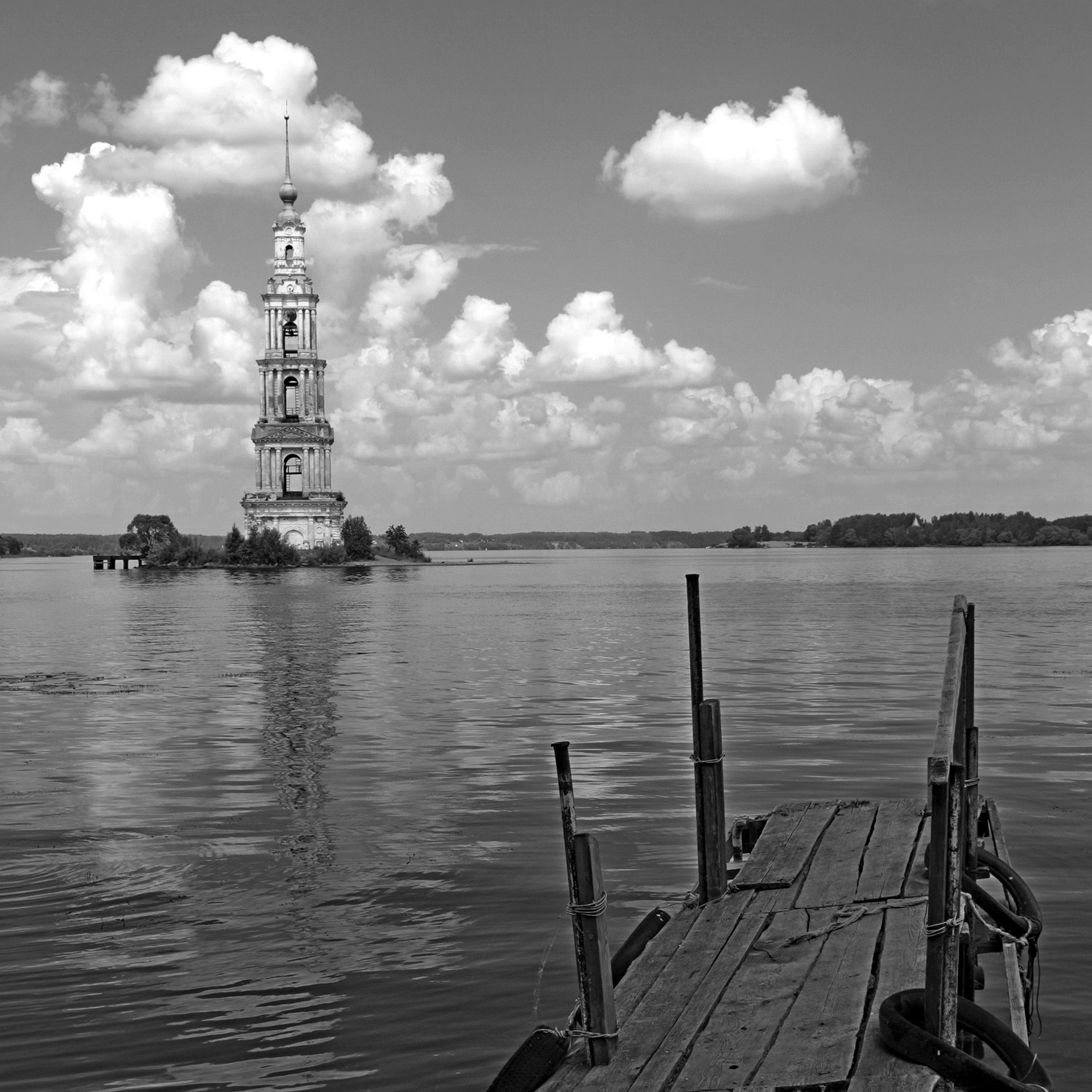 Калязин. Затопленная колокольня.