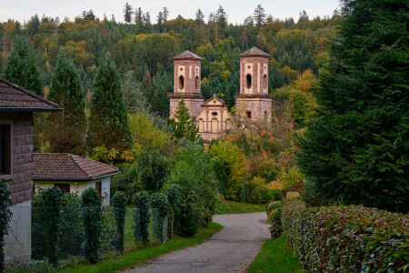 По дороге к руинам монастыря