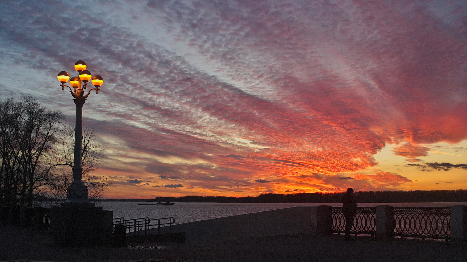 Набережная реки Волга. город Самара.