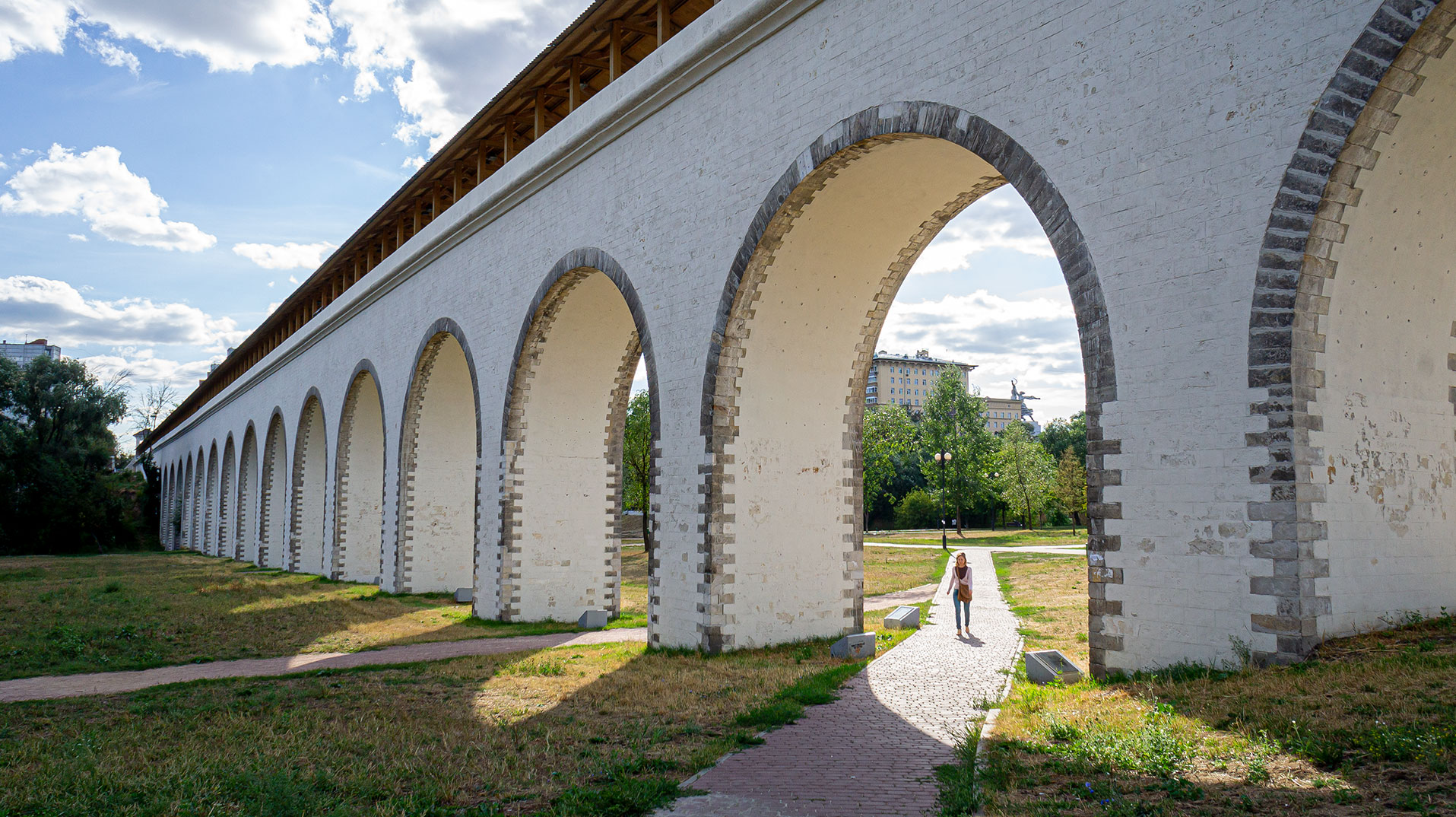 Ростокинский акведук в Москве