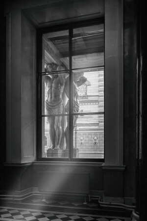 Когда на сердце тяжесть. И холодно в груди, К ступеням Эрмитажа...