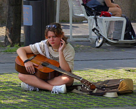 Вместе с гитарой
