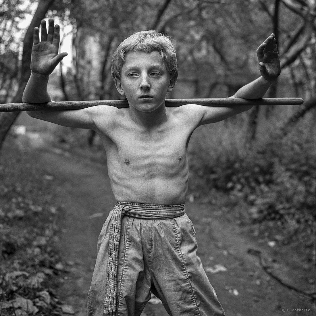 Денис в саду Института физкультуры им. Лесгафта, С-Пб., 2000.