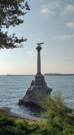 Севастополь. Памятник Затопленным кораблям