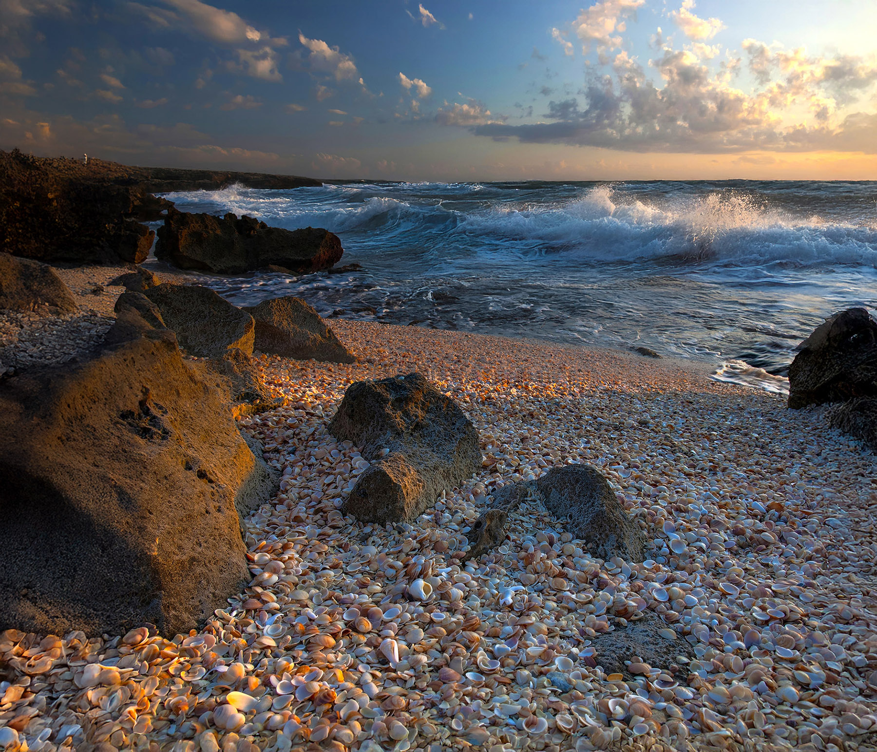 Вечер на тёплом море.