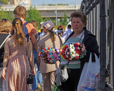Продаёт букеты