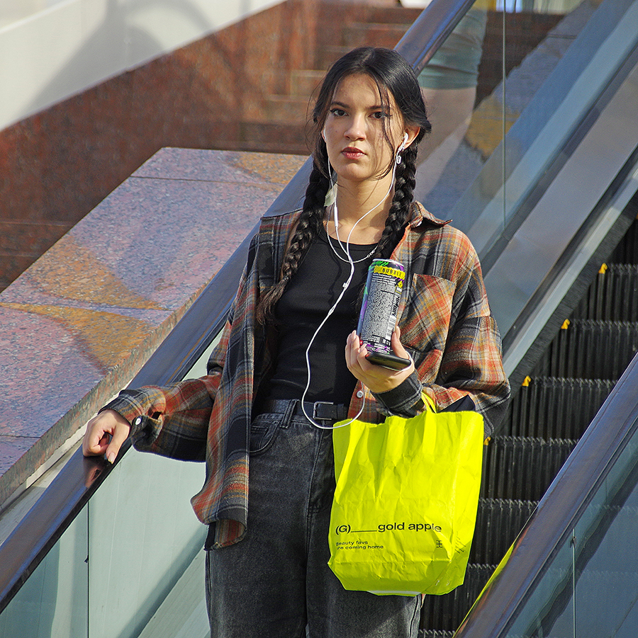 На эскалаторе