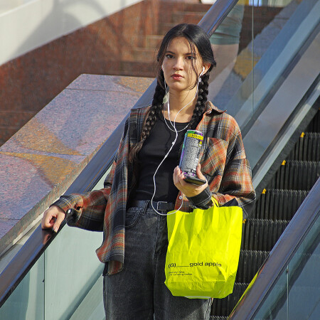 На эскалаторе