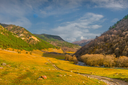 Долина реки Аксаут. КЧР.
