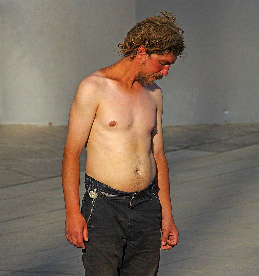 Грустный бомж