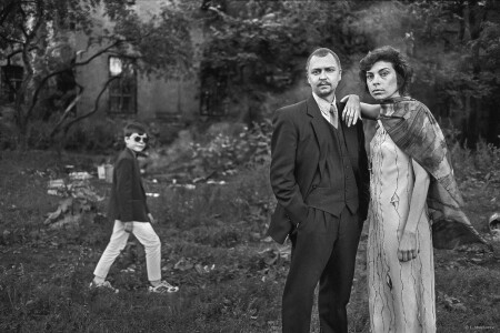 Чеслав и Ольга. Cад Института физкультуры им. Лесгафта, С-Пб., 2000.