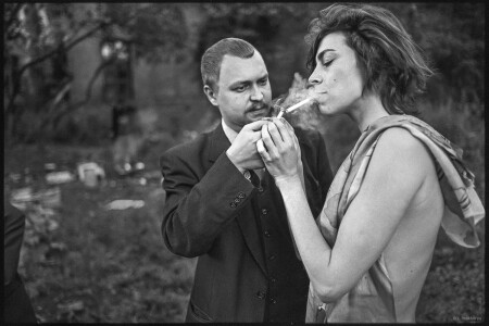 Чеслав и Ольга. Cад Института физкультуры им. Лесгафта, С-Пб., 2000.