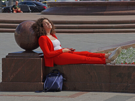 Женщина и шар