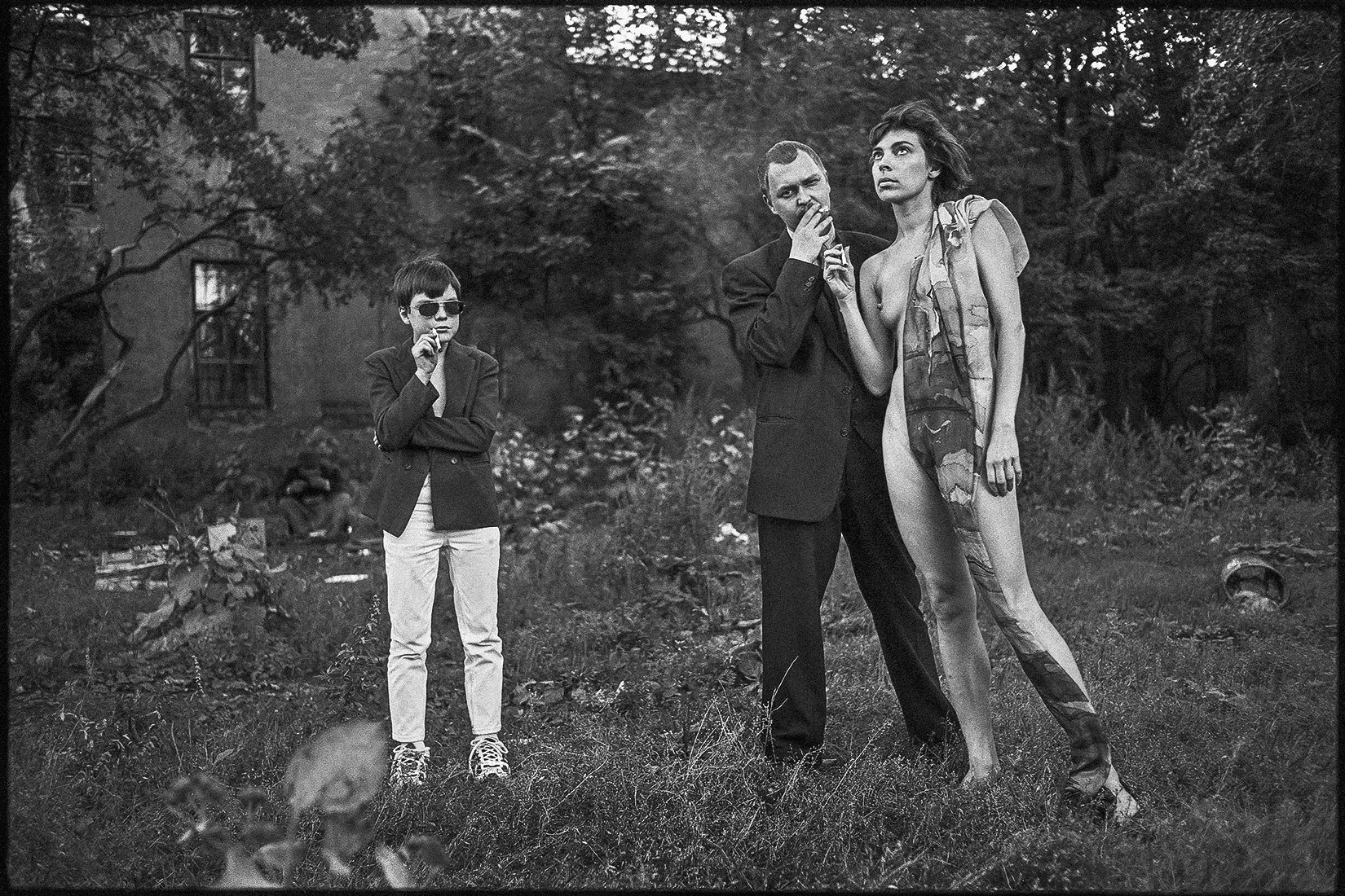 Саша, Чеслав и Ольга. Cад Института физкультуры им. Лесгафта, С-Пб., 2000.