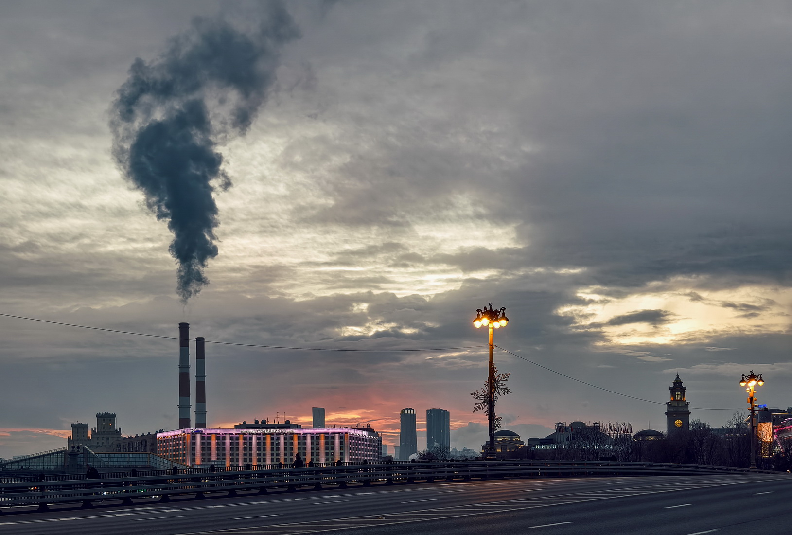 с Днём энергетика