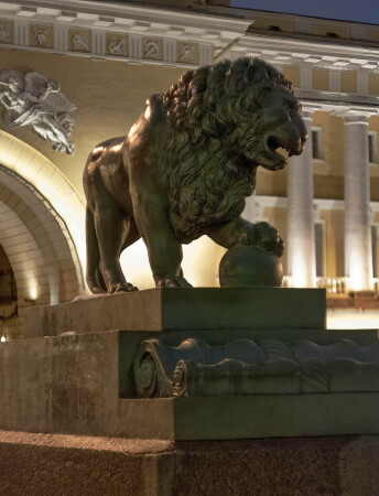 Лев у Адмиралтейства