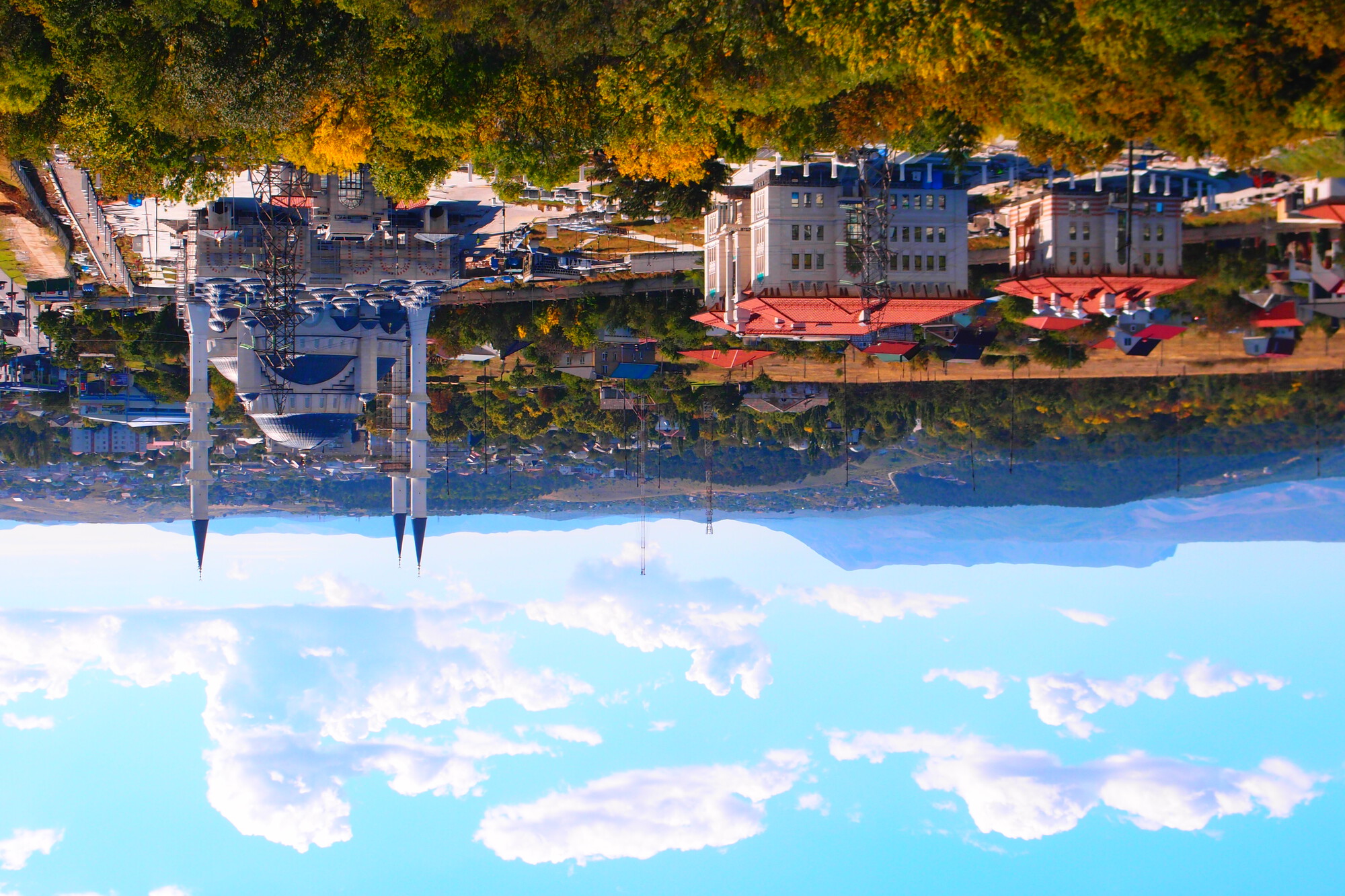 Соборная мечеть на фоне Чатыр-Дага. Симферополь