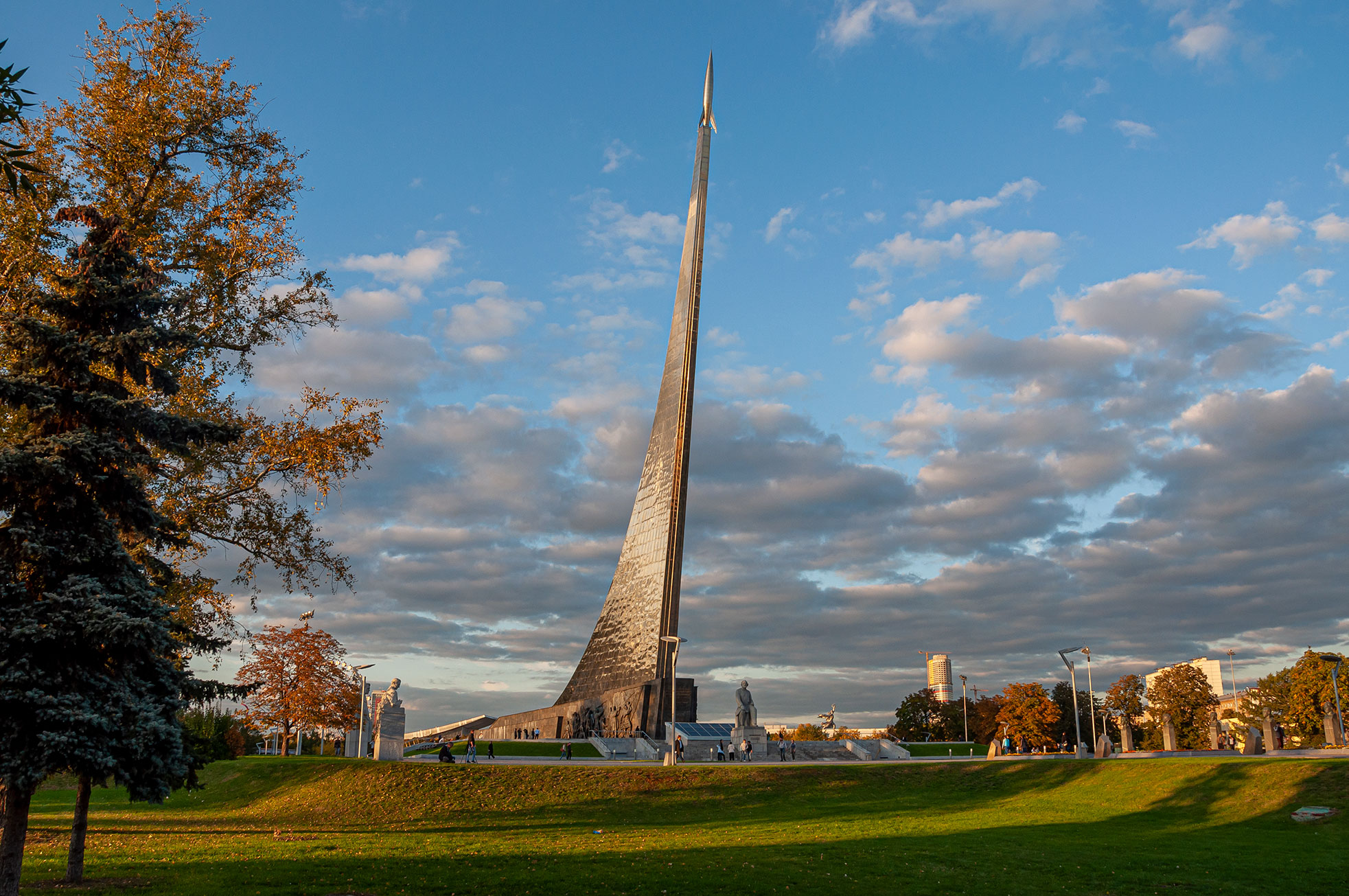 Монумент «Покорителям космоса» 
