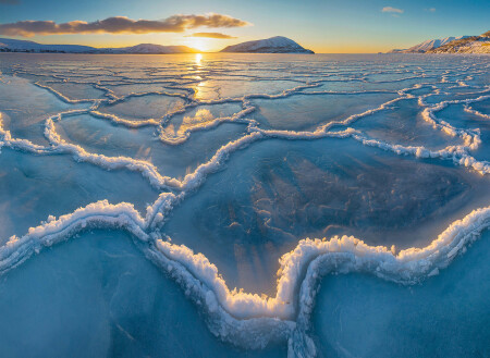 Молодой лёд в бухте Провидения