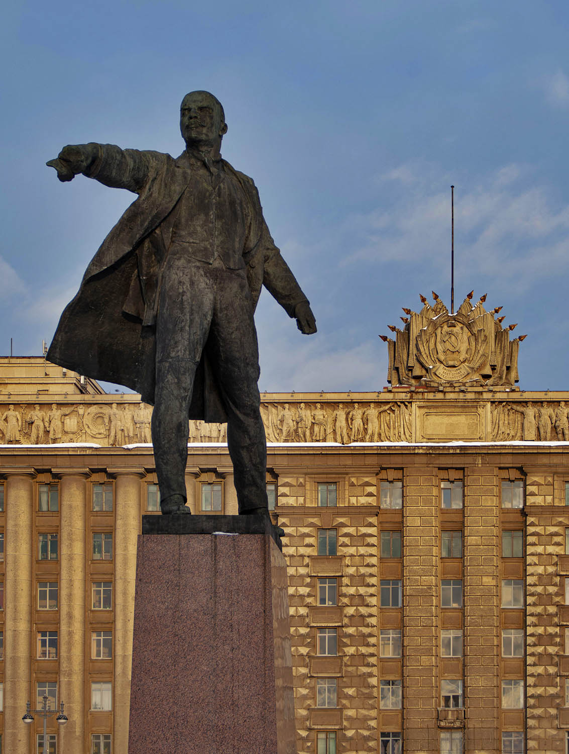 Памятник Ленину на Московской площади в Петербурге