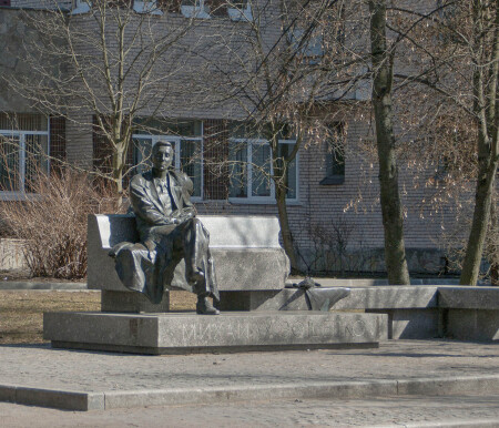 Сестрорецк. Памятник Зощенко.