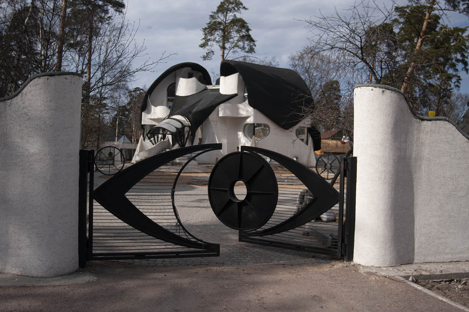 Коттедж ʺГлазаʺ (или ʺОсобняк Гаудиʺ), Сестрорецк