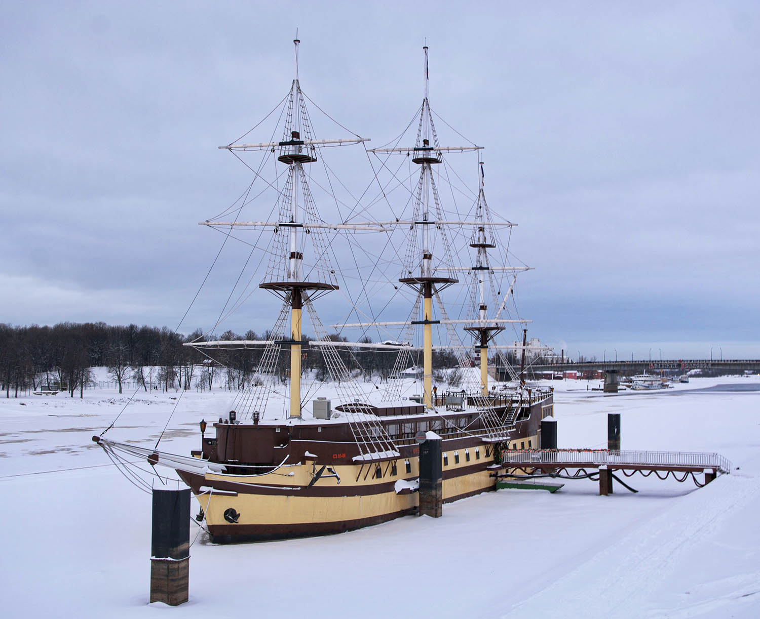Великий Новгород. Копия 66-пушечного фрегата "Святой Апостол".