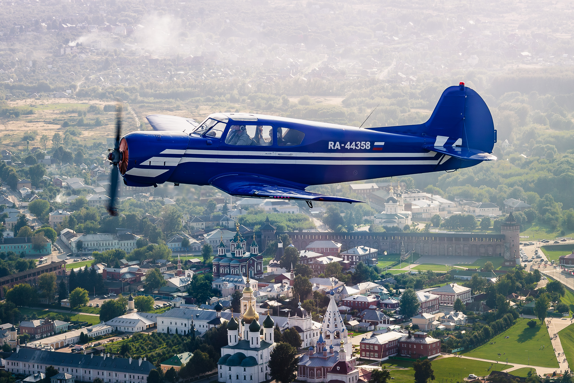 Под крылом самолета. Коломенский кремль. 