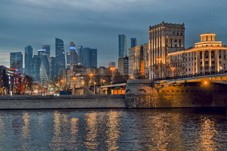 у Бородинского моста